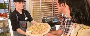 Il frottait ses testicules sur les pizzas de ses clients